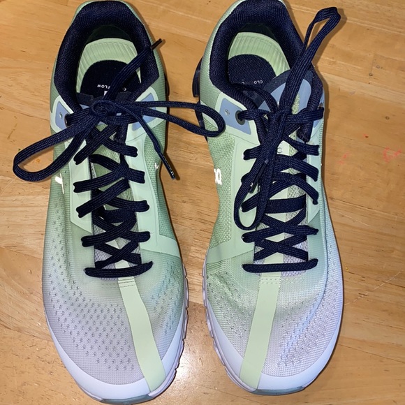 On Running Shoes - On cloud flow running sneaker